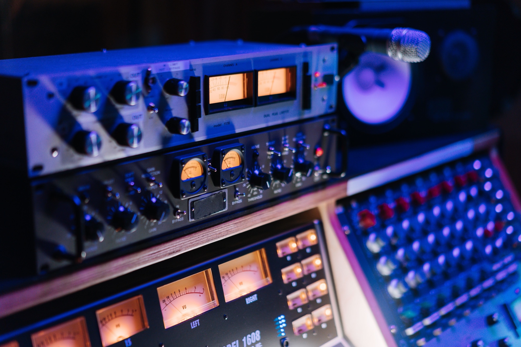 Vintage outboard rack with VU meters